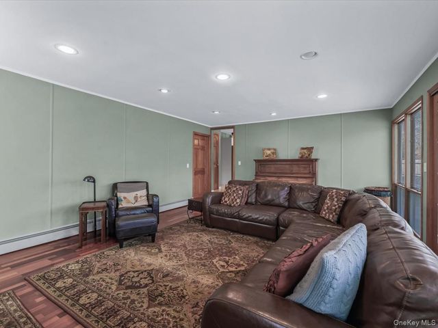 29 Sunhill Road, Nesconset, NY 11767