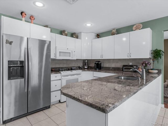 29 Sunhill Road, Nesconset, NY 11767