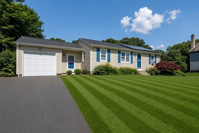 62 Anthony St, Seekonk, MA 02771