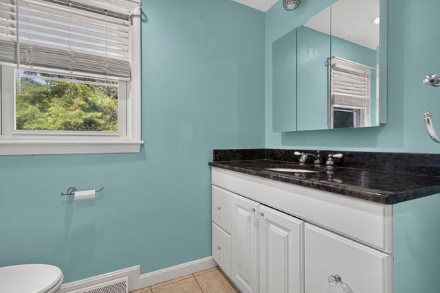 62 Anthony St, Seekonk, MA 02771
