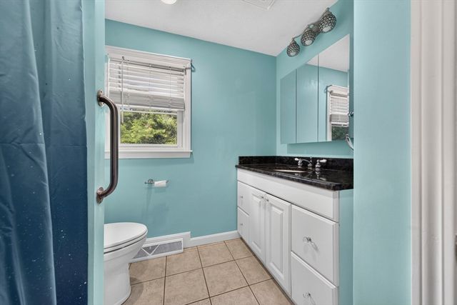 62 Anthony St, Seekonk, MA 02771