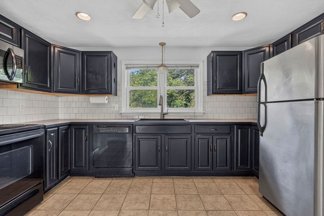 62 Anthony St, Seekonk, MA 02771