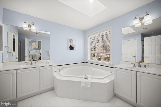 20624 MUDDY HARBOUR SQ, Sterling, VA 20165