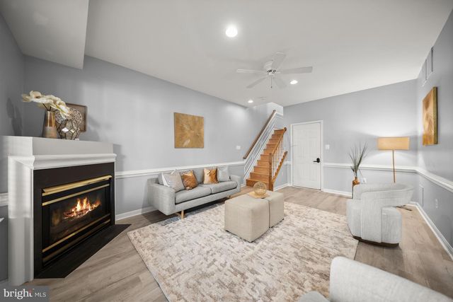 20624 MUDDY HARBOUR SQ, Sterling, VA 20165