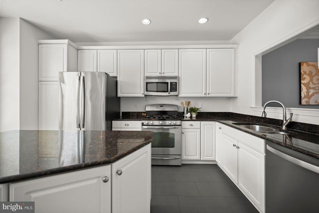 20624 MUDDY HARBOUR SQ, Sterling, VA 20165