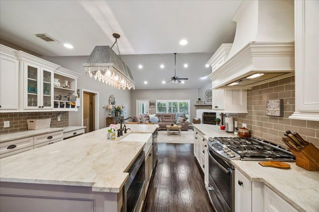 1413 Ward Bend Street, Sealy, TX 77474