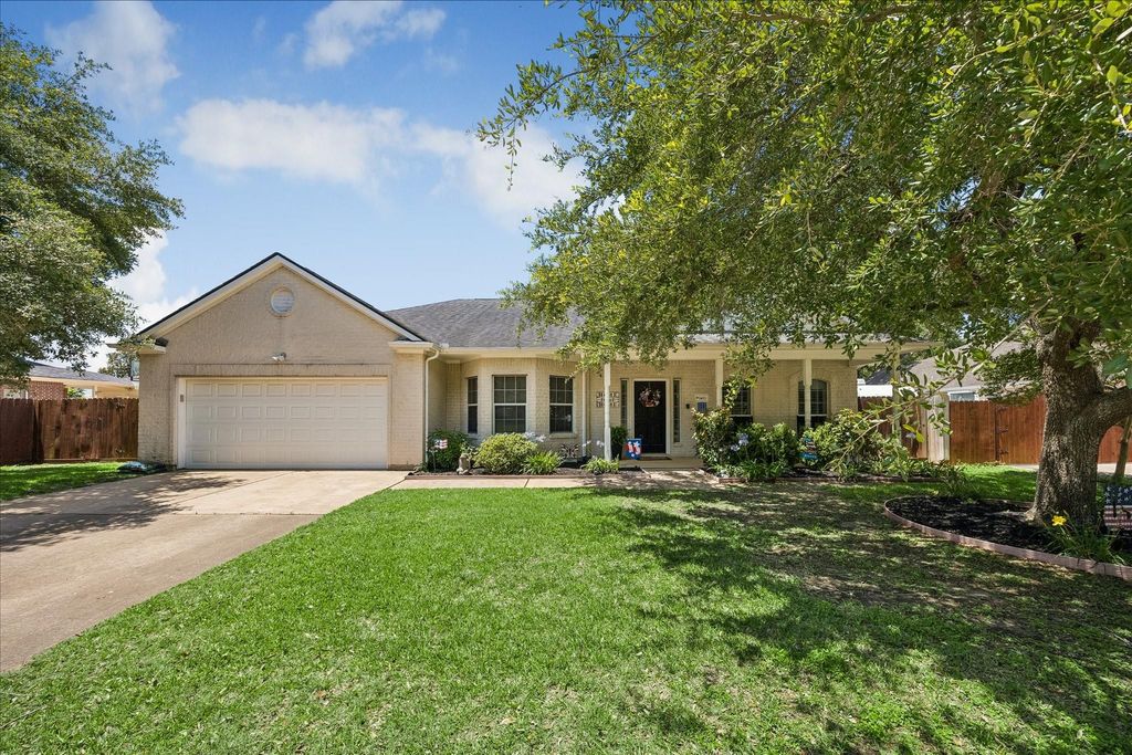 1413 Ward Bend Street, Sealy, TX 77474