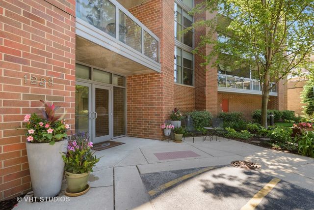 1228 EMERSON Street 304, Evanston, IL 60201