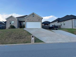 9138 Cliffside Dr, Sherwood, AR 72120