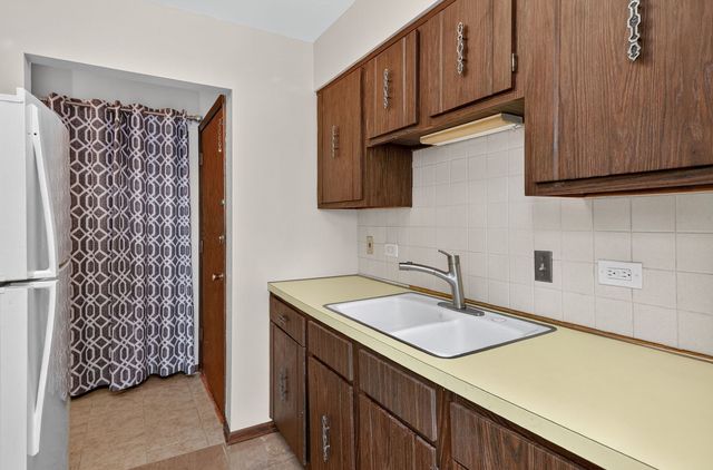 1247 S Harlem Avenue 401, Berwyn, IL 60402