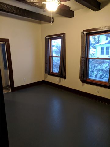 903 East Street, Grinnell, IA 50112