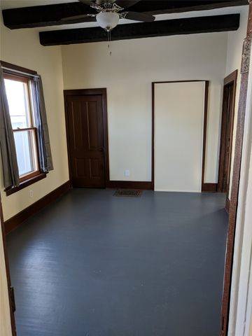 903 East Street, Grinnell, IA 50112