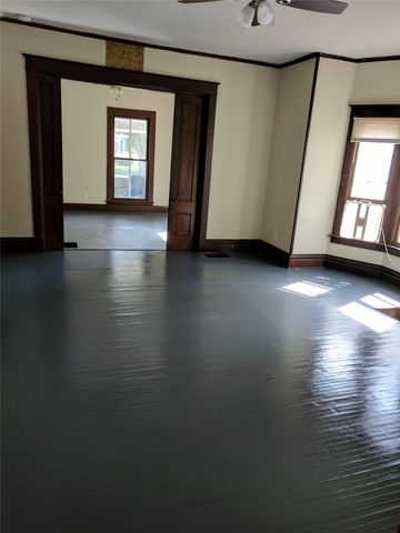 903 East Street, Grinnell, IA 50112