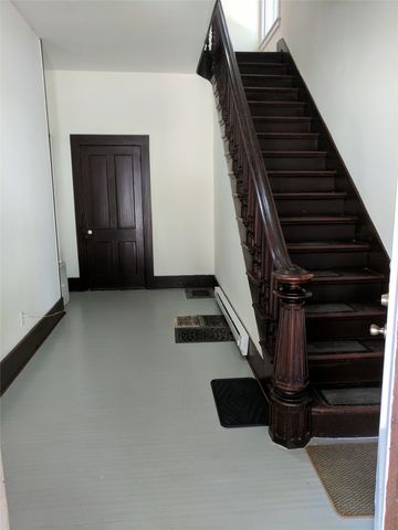 903 East Street, Grinnell, IA 50112