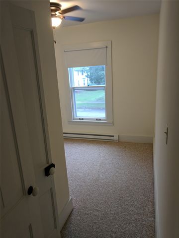903 East Street, Grinnell, IA 50112