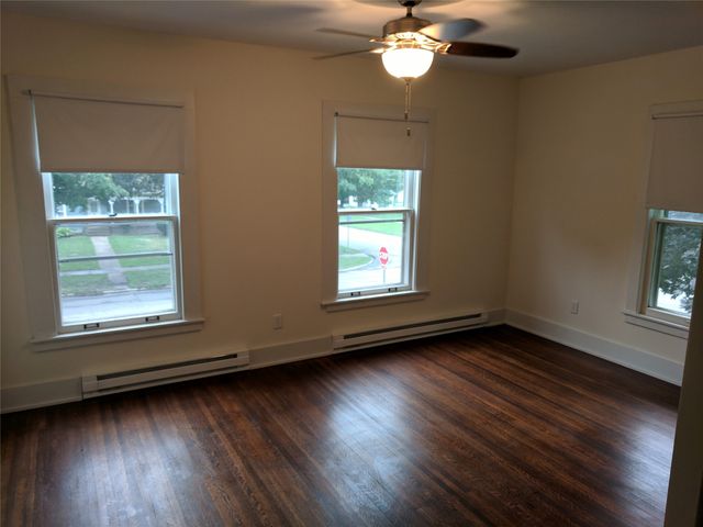 903 East Street, Grinnell, IA 50112