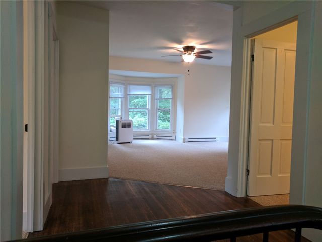 903 East Street, Grinnell, IA 50112