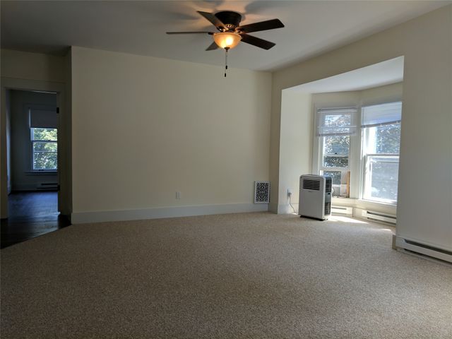 903 East Street, Grinnell, IA 50112