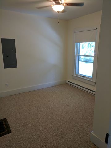 903 East Street, Grinnell, IA 50112