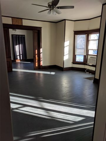 903 East Street, Grinnell, IA 50112