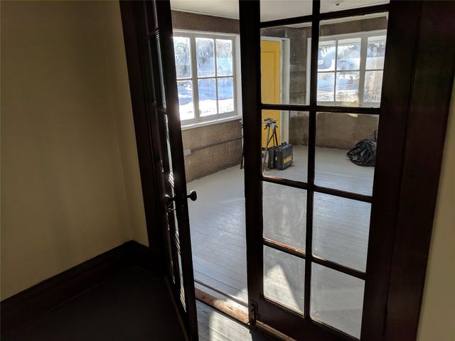 903 East Street, Grinnell, IA 50112