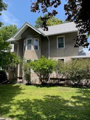 903 East Street, Grinnell, IA 50112