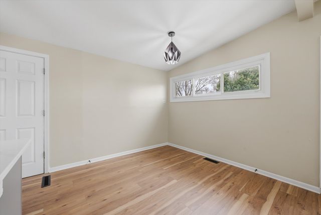 7932 W 98th Place, Hickory Hills, IL 60457