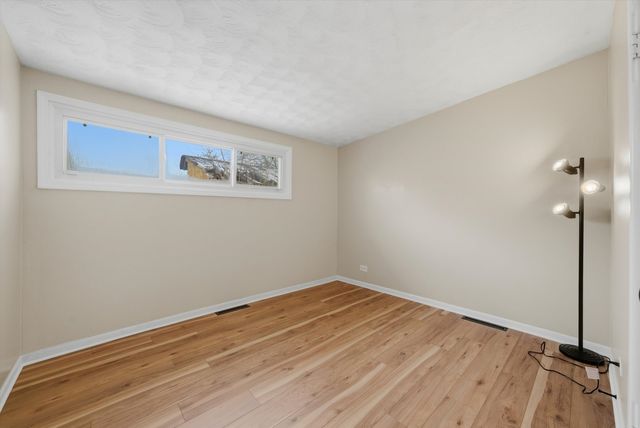 7932 W 98th Place, Hickory Hills, IL 60457