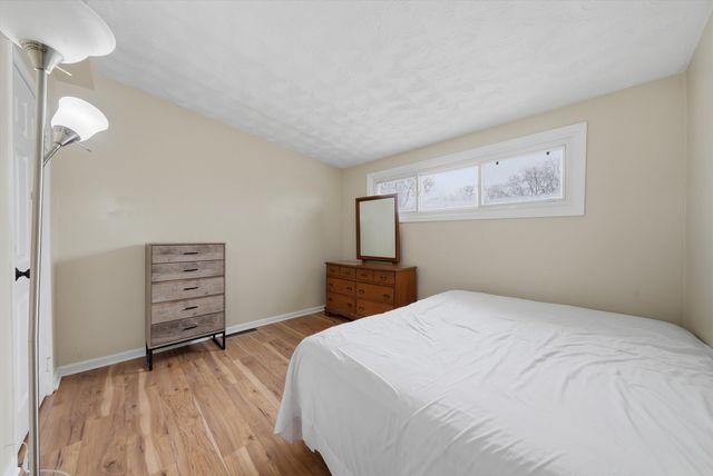 7932 W 98th Place, Hickory Hills, IL 60457