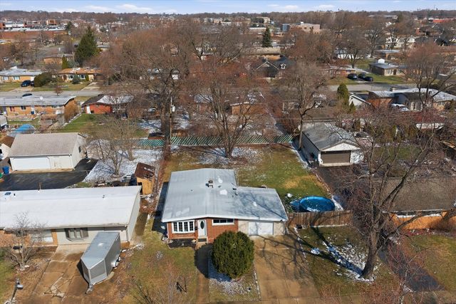 7932 W 98th Place, Hickory Hills, IL 60457