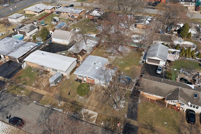 7932 W 98th Place, Hickory Hills, IL 60457