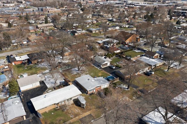 7932 W 98th Place, Hickory Hills, IL 60457