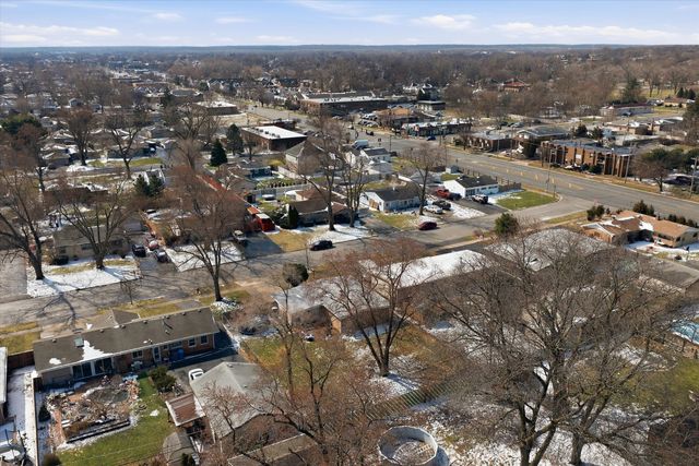 7932 W 98th Place, Hickory Hills, IL 60457