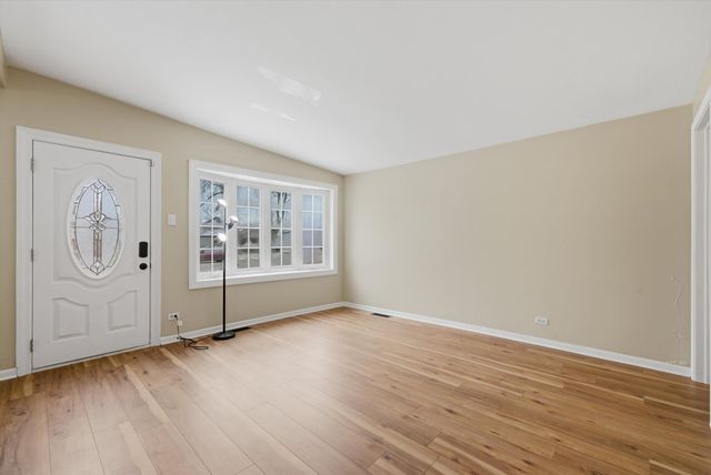 7932 W 98th Place, Hickory Hills, IL 60457