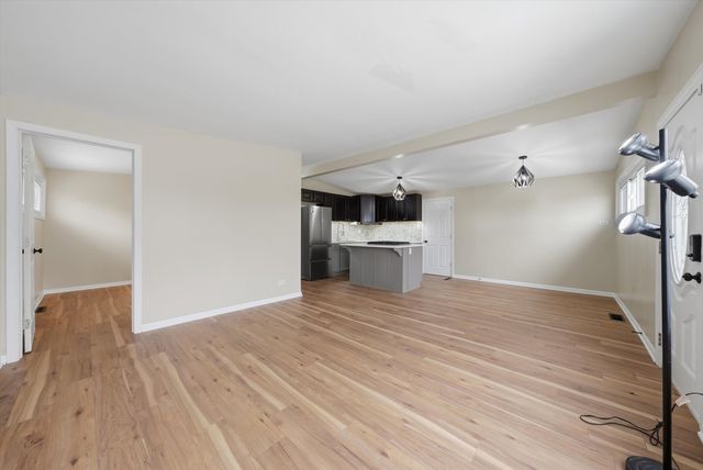 7932 W 98th Place, Hickory Hills, IL 60457