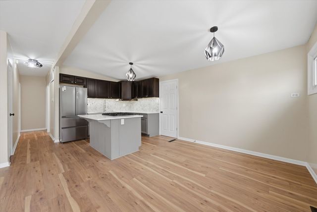 7932 W 98th Place, Hickory Hills, IL 60457