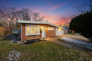 7932 W 98th Place, Hickory Hills, IL 60457