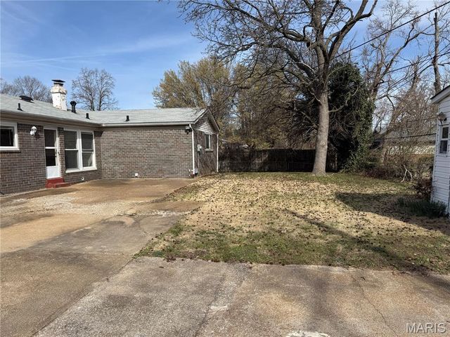 2910 Wellington Drive, Florissant, MO 63033