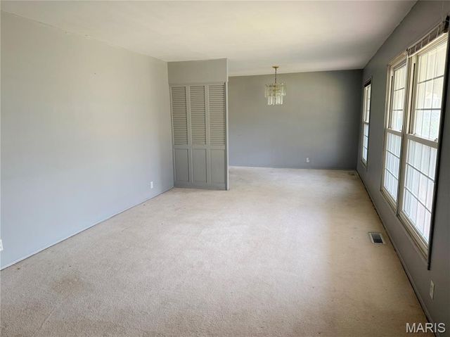 2910 Wellington Drive, Florissant, MO 63033