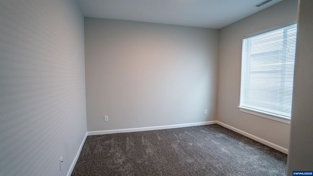 38 & 40 Sand Ridge Ct, Lebanon, OR 97355