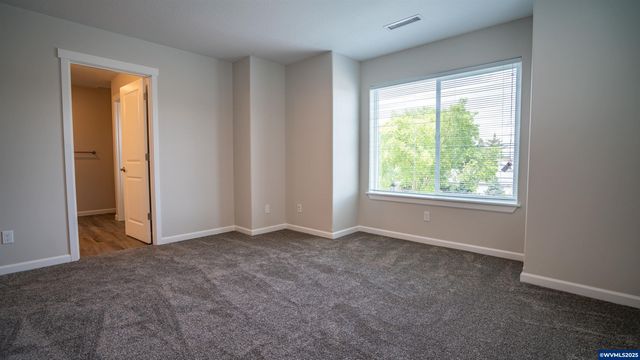 38 & 40 Sand Ridge Ct, Lebanon, OR 97355