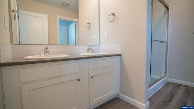 38 & 40 Sand Ridge Ct, Lebanon, OR 97355