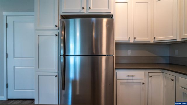 38 & 40 Sand Ridge Ct, Lebanon, OR 97355