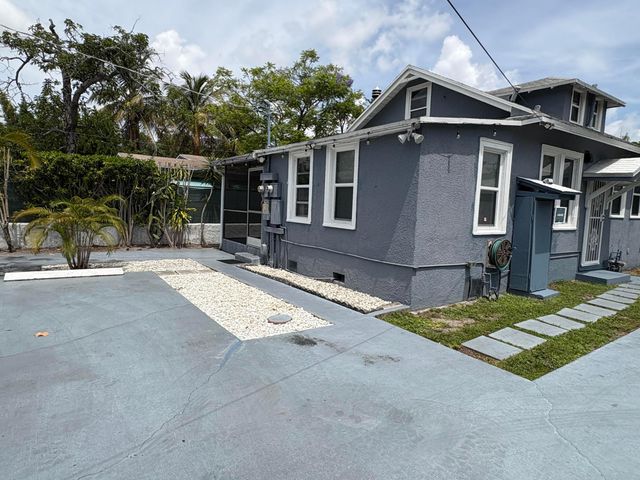 1912 ARTHUR Street B, Hollywood, FL 33020
