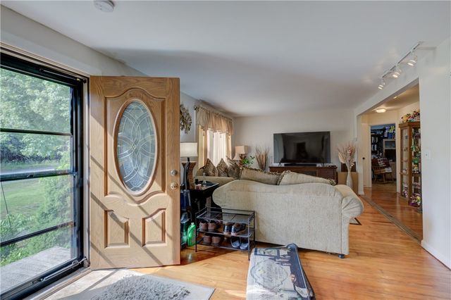 117 Bulgarmarsh Road, Tiverton, RI 02878