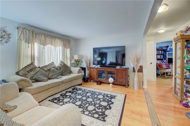 117 Bulgarmarsh Road, Tiverton, RI 02878