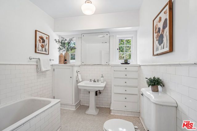 1221 Sonoma Drive, Altadena, CA 91001