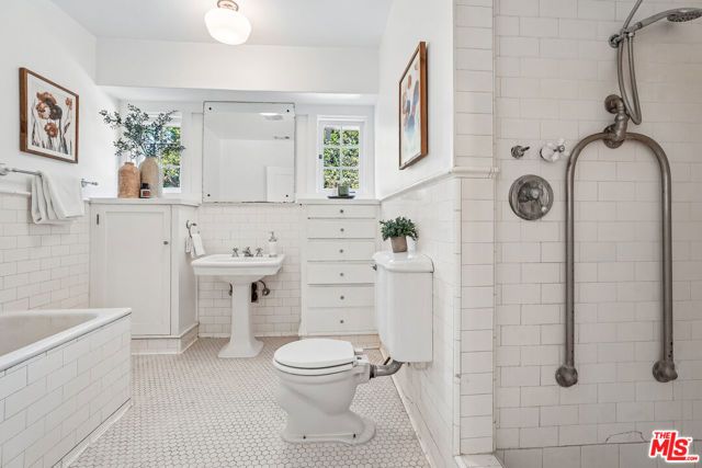 1221 Sonoma Drive, Altadena, CA 91001