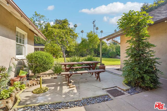 1221 Sonoma Drive, Altadena, CA 91001