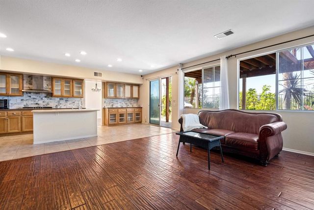 5276 Willow Walk, Oceanside, CA 92057